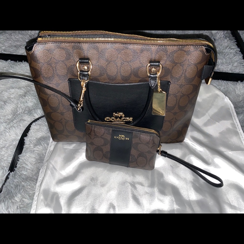 Coach signature leather handbag  bundle